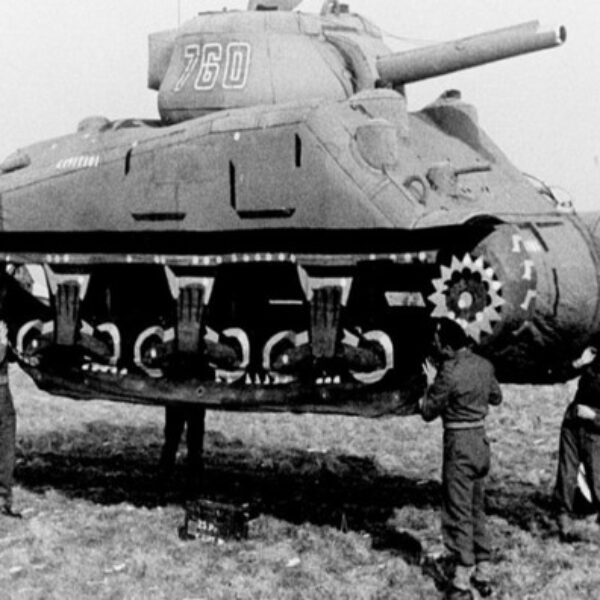 wmc-4-soldiers-carrying-tank